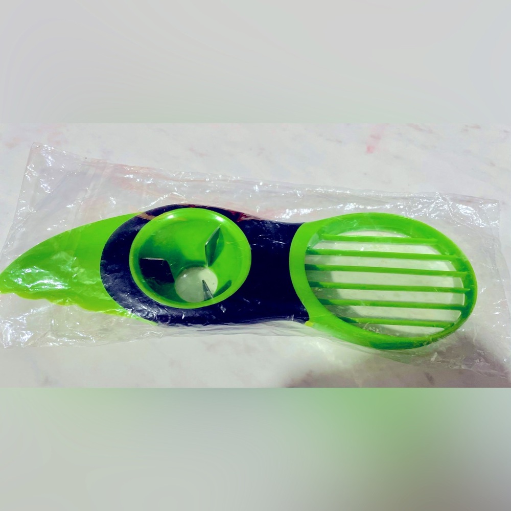 NWOT Avocado Cutter 3 in 1 Tool for lawyers - Picture 3 of 10